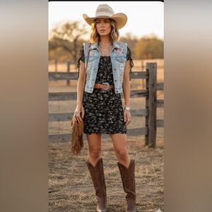 No Comment  its "festival-ready" and "cowgirl chic" versatility.in size med